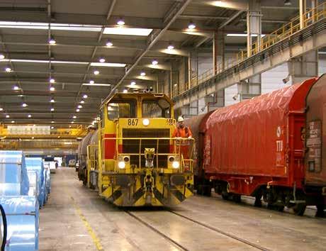 ÖPNV/BAHNEN warnkreuz SPEZIAL Nr. 29 Sicherheit für Lokrangierführer: Funkfernsteuerung bei Eisenbahnen Seit mehr als 40 Jahren werden Triebfahrzeuge bei Werksbahnen über Funk gesteuert.
