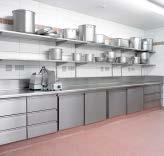 Einbaulösungen. Perfekte Raumnutzung mit System: Das PALUX Topline Möbelprogramm bietet viel Stauraum und Arbeitsfläche für die gut organisierte Küche.