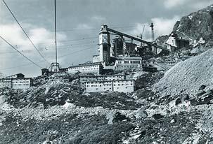1955 Im Sommer fällt der Start - schuss für den Bau der Kraft - werkanlagen. 1959 Im Sommer wird mit dem Aufstau des Speichers Albigna begonnen.