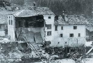 Von 1659 bis 1956 wurde das Bergell von 21 Hochwasserkatastro - phen heimgesucht. Beson ders schwer waren die Ver wüs - tungen durch das Hochwasser vom September 1927.