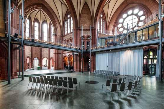 Die Heilig-Kreuz-Kirche in Berlin-Kreuzberg Kombination aus Altem und Neuem Auf drei Etagen und mehr als 500 Quadratmetern