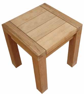 The matching hocker can also be used as a side table. Die Maxima backless bench ist gleichermaßen für drinnen wie draußen geeignet.