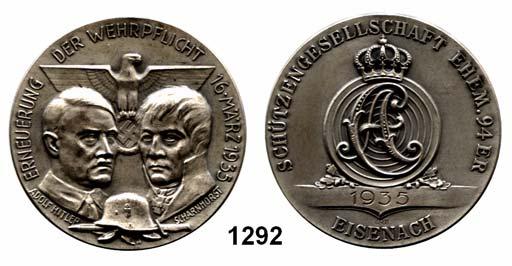 115 1291 Hitler, Adolf Versilberte Bronzemedaille mit Öse 1935 (unsigniert) Leukershausen 14.7.35. Brustbild von vorn rechts/ Ort und Datum über Zweigen. 41 mm. 25,08 g. Colbert-Hyder --- (vgl. C-92).