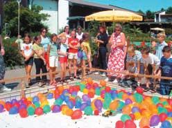 2. Juli 2004 Berichte aus Lindau Das Lindauer Kinderfest am Nachmittag Teil Reutin, Zech und Oberreitnau Das 49. Kinderfest von Zech und Reutin bis Oberreitnau Zum 2.