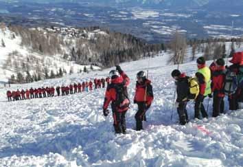 Neben den Bergrettern und den Mitgliedern der Alpinen Einsatzgruppe der Polizei Villach waren zusätzlich noch Mitarbeiter der Liftgesellschaft und Skilehrer im Einsatz. Als gegen 14.