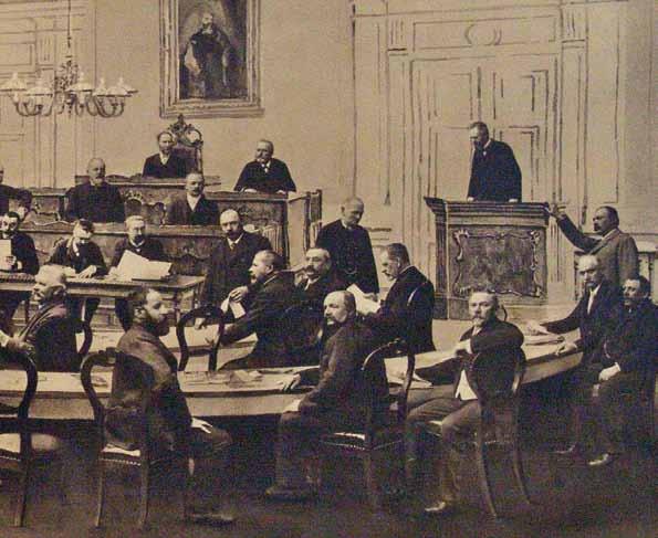 genutzten Sitzungssaal im Chiemseehof statt. Der Landtag setzte sich zwischen 1861 und 1902 aus 26 Mitgliedern zusammen. 1909 wurde die Zahl der Abgeordneten auf 39 erhöht.