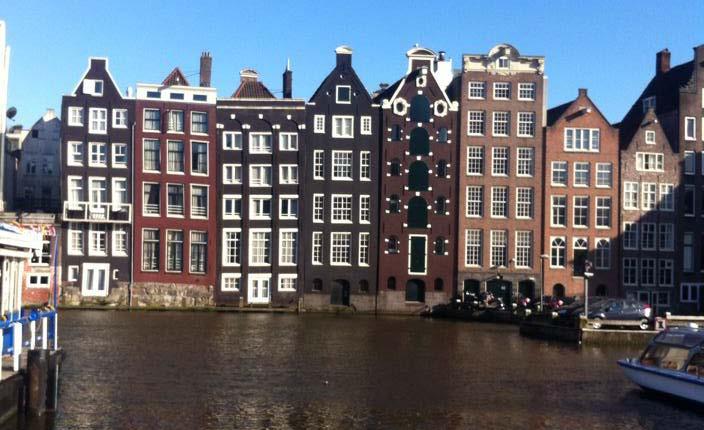 Die Niederlande ganz speziell Amsterdam hat mich vollkommen überzeugt und ich möchte gerne meinen beruflichen Start