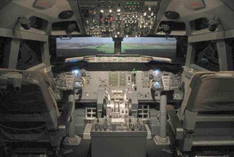 Der Fluglehrer nimmt sich im Simulator ganz speziell Ihren Bedürfnissen an und geht auf diese individuell ein.