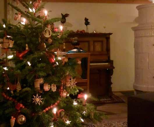 Unser traditioneller Weihnachtsbaum in der Oscar s Bar WEIHNACHTEN in den Bergen Advent und Weihnachten im Schnee!