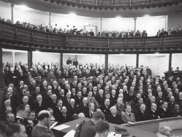 Opernhaus Insgesamt 200 Abgeordnete ernannte die britische Militärregierung für den 1. Landtag Nordrhein-Westfalen. Am 2.
