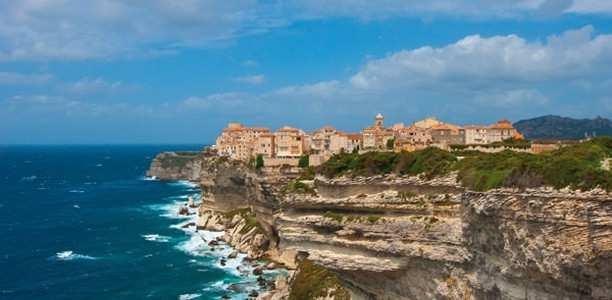 Auf dieser Reise durch die Insel erleben Sie landschaftliche Höhepunkte wie das Cap Corse, ein felsiger und sehr vegetationsreicher Küstenabschnitt im Norden der Insel.