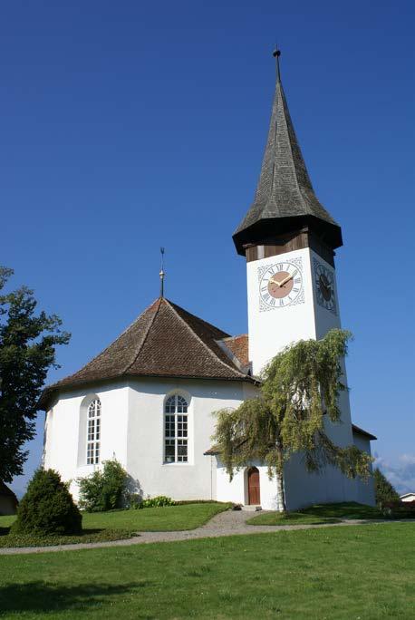 Die Kirche ist das älteste Bauwerk der kirchlichen Baugruppe. Anlässlich der Renovation von 1957 wurden Spuren von zwei Vorgängerbauten ergraben.