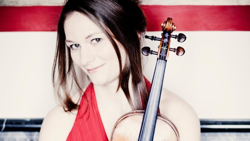 Die Solistin: Lena Neudauer Lena Neudauer wurde 1984 in München geboren. Bereits im Alter von drei Jahren begann sie mit dem Violinspiel. Mit 11 Jahren besuchte sie dann das Mozarteum in Salzburg.