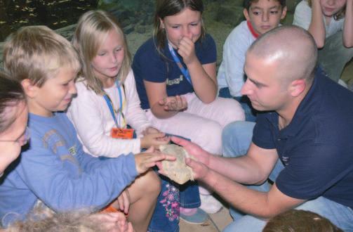 Einen besonderen Schwerpunkt bildet das pädagogische Programm der Zooschule Landau, die 1992 als Kooperationsprojekt von