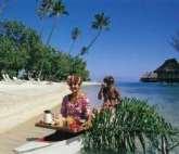 Hotel: weitläufige tropische Anlage im polynesischen Stil welche zu den beliebtesten auf Tahiti zählt. Inklusive Lobby, Juwelierladen, Souvenirgeschäft.