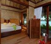 Hotel Intercontinental Resort Le Moana Bora Bora * * * * * Luxushotel direkt am Matira Point mit Blick auf die türkisfarbene Lagune.