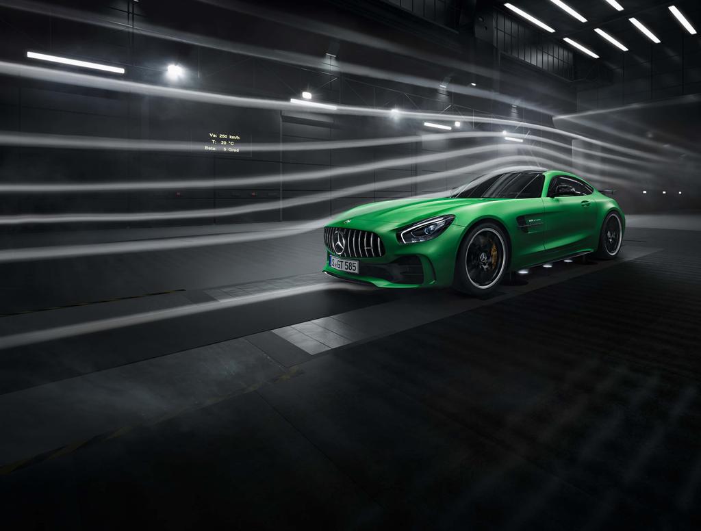 Performance liegt in der Luft. Und in der aktiven Aerodynamik. Ein besonderes Highlight des Mercedes-AMG GT R ist seine aktive Aerodynamik.