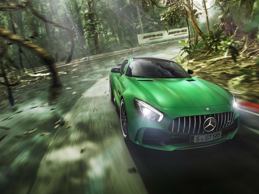 Das Beast of the Green Hell. Entwickelt nach dem Motto Handcrafted by Racers. In der grünen Hölle des Nürburgrings bis an die Grenzen getestet und gereift. Sein Äußeres: aggressiv.