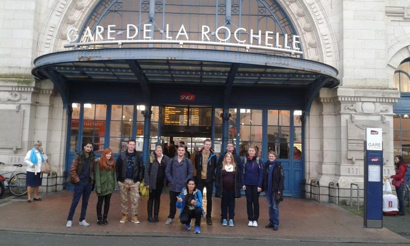 November 2014: Spannende Arbeitswelt in La Rochelle Über die Besonderheiten des französischen Handwerks haben sich zehn Kammersieger informiert Die fünf jungen Frauen und fünf jungen Männer hatten