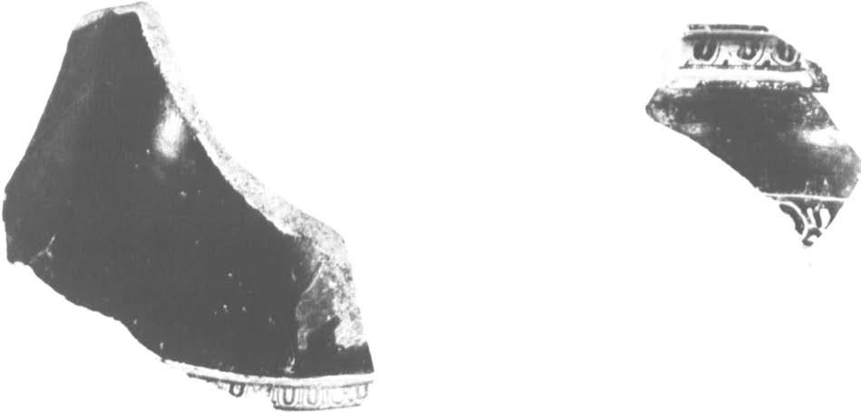98 Lezzi-Hafter Abb. 21. Mannheimer Maler, Fragmente der grossen Oinochoe fr. 6). Villa Giulia. Bauch: Poseidon verfolgt ein Màdchen, zwei weitere fliehende Màdchen zu beiden Seiten.