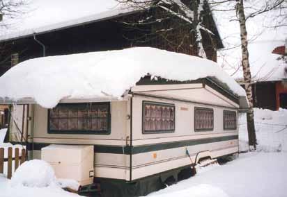 Typ 2. DAS STÄRKSTE Schutzdachbügel mit verstärktem Fuß ab Schneehöhe über 50 cm Verbreiterte Füße sorgen für eine größere Auflagefläche auf den Wohnwagenseitenteilen.