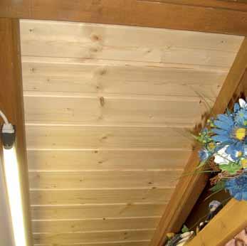 Begehbares Dach Begehbares Dach (ohne Spezialisolierung) mit Holzdecke aus endbehandelten Nut- und Federbretter (in