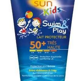 101212_150ml_Nivea Sun Kids Swim&Play LSF50+ Sonnenschutz: Nivea Sun Kids LSF50+ Nivea Sun_Kids Swim&Play Schutzlotion mit Lichtschutzfaktor 50+ Hochwirksames UVA/UVB-Schutzsystem bietet