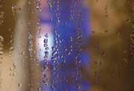Licht spielt auch beim (anschließenden) Duschen eine wesentliche Rolle - es gibt eine blaue Eisdusche oder eine gelb-rote
