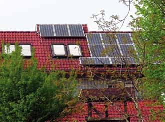 Entweder bedeckt eine Solaranlage mit einer maßgeschneiderten Lösung die gesamte Fläche oder es ist auf ein harmonisches Verhältnis von Solaranlage zu Dachfläche zu achten.