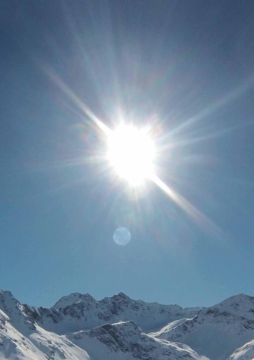 Im Sonnenland Tirol bietet neue Solaranlagentechnik eine lohnende Nutzung von Sonnenenergie für Wärme und Strom.