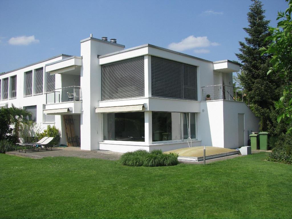 Modernes Zweifamilienhaus mit Hallenbad und Sauna Graber Immobilien GmbH.