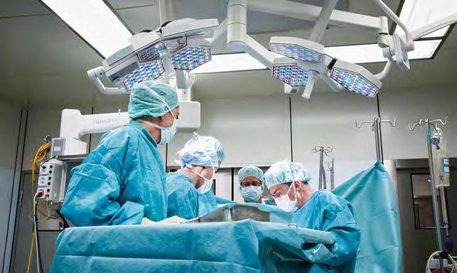 Ihre Gesundheit im Kantonsspital Nidwalden ALLGEMEINE UND VISZERALE CHIRURGIE 39 Chirurgie ist Teamarbeit. Der Erfolg hängt von vielen Personen ab, jede Person im OP hat eine wichtige Aufgabe.