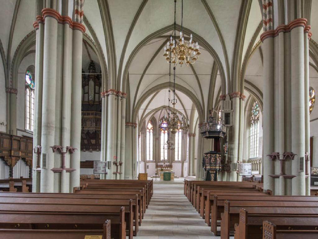 (im Verbund mit der Paul-Moor-Schule Spandau und dem Engelbert-Kämpfer-Gymnasium Lemgo): Die gotische Hallenkirche St. Marien in Lemgo Die Kirche St.
