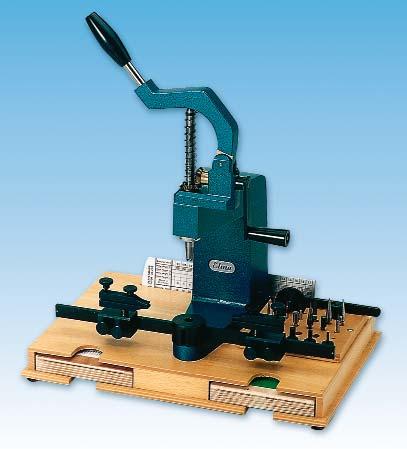 KWM EINPRESSAPPARAT KWM Bushing Tool KWM Einpressapparat KWM Bushing Tool for Clocks For repairing worn-out pivot bearings of clocks with the well-known KWM Bushing System according to KWM table L.