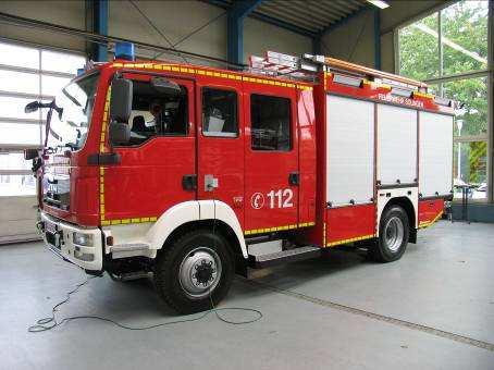 LF 20 KatS MAN TGM 13.290 4x4 BL Feuerwehr Solingen Fahrgestell Aufbau MAN 13.290 4x4 BL Radstand: 3950mm Fahrzeughöhe: 3300mm Zulässiges Gesamtgewicht: 14.