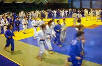 Internationale Judo-Ski Woche Rund 350 Sportlerinnen und Sportler aus 10 Nationen, - die Tennishalle des Hotel Rauriserhof hat bei der 29. Auflage der "Judo-Ski- Woche" beinahe ihr Limit erreicht.