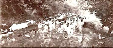 17. 5. 1917: Der Leichenzug der Gefallenen auf dem Weg zum Friedhof Savina 8 war in Kumbor die Seeflugstation und lagen in Gjenovic die k.u.k. sowie die kaiserlich deutschen UBoote.