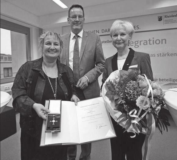SkF Mainz Gabriele Hufen erhält Bundesverdienstkreuz SkF Menden Ehrungen zum 10-Jährigen der Ringelsocke Gabriele Hufen (re.) erhielt von Irene Alt das Bundesverdienstkreuz.