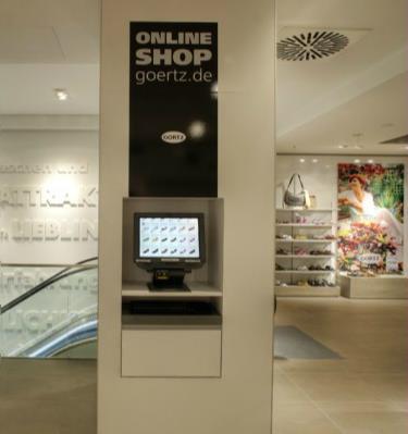 Beispiel digitaler PoS: Görtz Mit Terminals und Tablets den Online-Shop mit dem stationären
