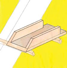 Der Schlupfsteg aus Holz sollte mit maximal 1 cm Abstand des Schrägschnittes