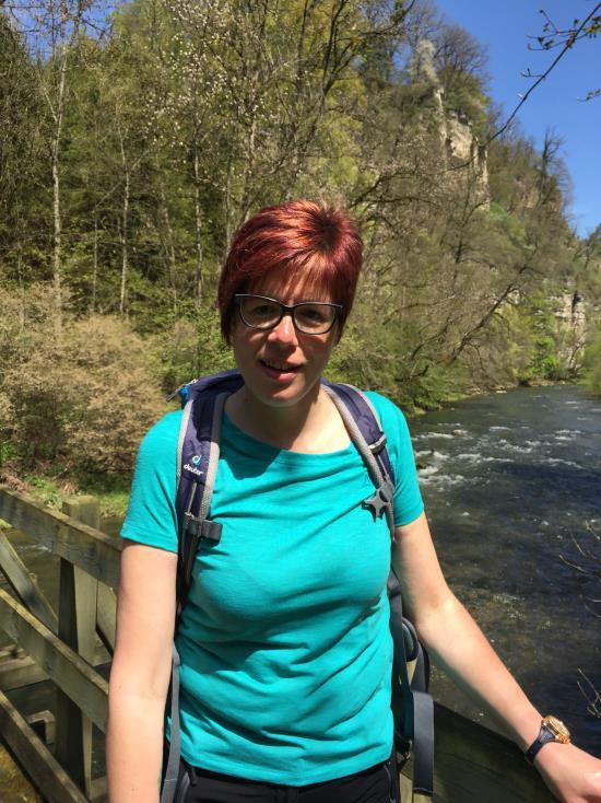 Foto: Antje / Sven auf der Neckarbrücke Nach der Brücke liefen wir nach links auf einem sehr schmalen Natur-Wanderweg.