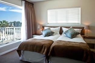 Le Mirage Desert Lodge nahe Sesriem (27 Zimmer mit Bad, Klimaanlage, Balkon/Terrasse, Restaurant, Pool, optionale Aktivitäten z.b.