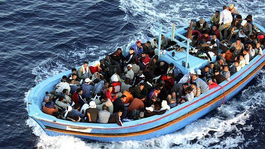 2 Unterschied Flüchtling und Einwanderer Flüchtling: Verfolgungsgrund Nicht grundsätzlich dauerhaft