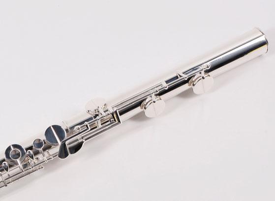 Sein Sohn Karl August Lederer jun. (1866-1951) führte die Firma fort. 1895 begann er als einer der ersten vogtländischen Instrumentenbauer mit der Herstellung von Böhmflöten. Er belieferte u. a. den Münchener Professor Gustav Kaleve und seine Studenten mit konischen Ringklappen-Flöten, die Anfang des 20.