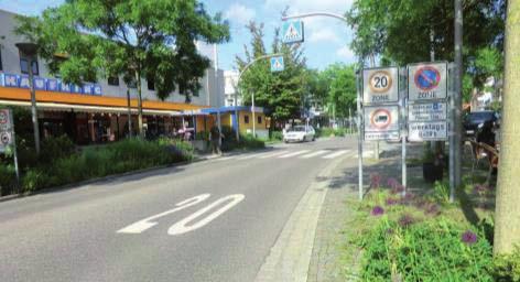 Schutzstreifen in Weil am Rhein, mit Schutzabstand zu den parkenden Autos Mischverkehr von Fahrrädern und Kfz auf der Fahrbahn ist der Standardfall.