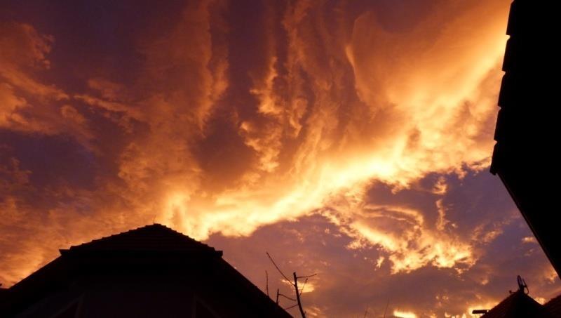 (2015) Wolkenmassen in den Abendstunden vom 22. 12.