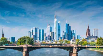 Schwerpunkt 13 Mainhattan die Frankfurter Skyline. Foto: @panthermedia.net Bunt, international, weltoffen 259 Meter aus Stahl und Glas. Der höchste Wolkenkratzer Deutschlands steht in Frankfurt.