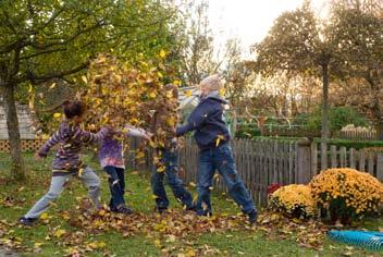 GARDENA zu jeder Jahreszeit Mit den Produkten von GARDENA pflegen Sie Ihren Garten das ganze Jahr hindurch und halten diesen topp in Schuss egal