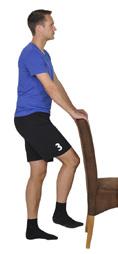 6 1Hüfte beugen Stellen Sie das betroffene Bein mit angewinkeltem Knie auf den Boden. Ziehen Sie nun das gebeugte Bein hoch bis zur Körpermitte (Beugung nur bis 90 ) und halten kurz diese Position.