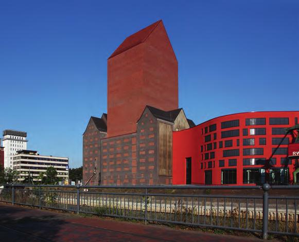 ARCHITEKTURFÜHRUNG INNEN HAFEN DUISBURG VOM MASTERPLAN BIS ZUR REALISIERUNG Am Innenhafen Duisburg wird erlebbar, wie historische und moderne Architektur gemeinsam Geschichte lebendig werden lassen.